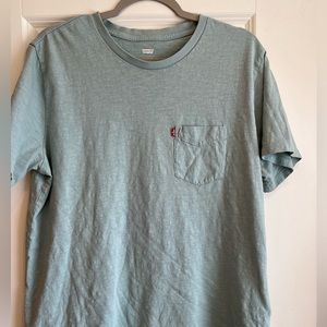 Levi’s tee